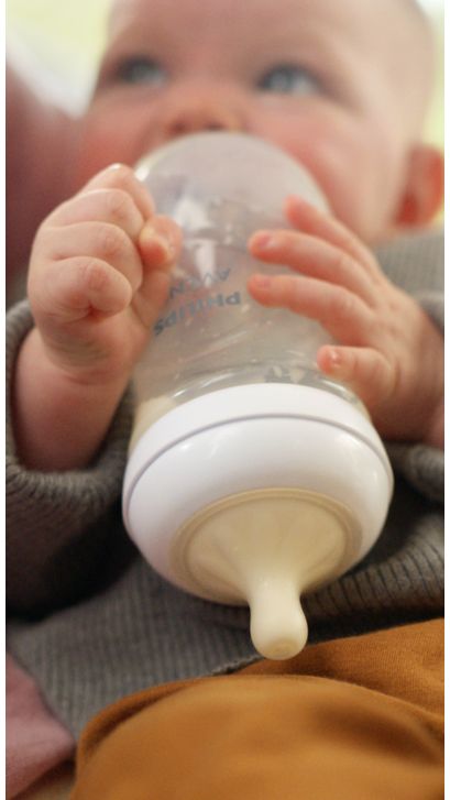 Support baby's own drinking rhythm, like at the breast​